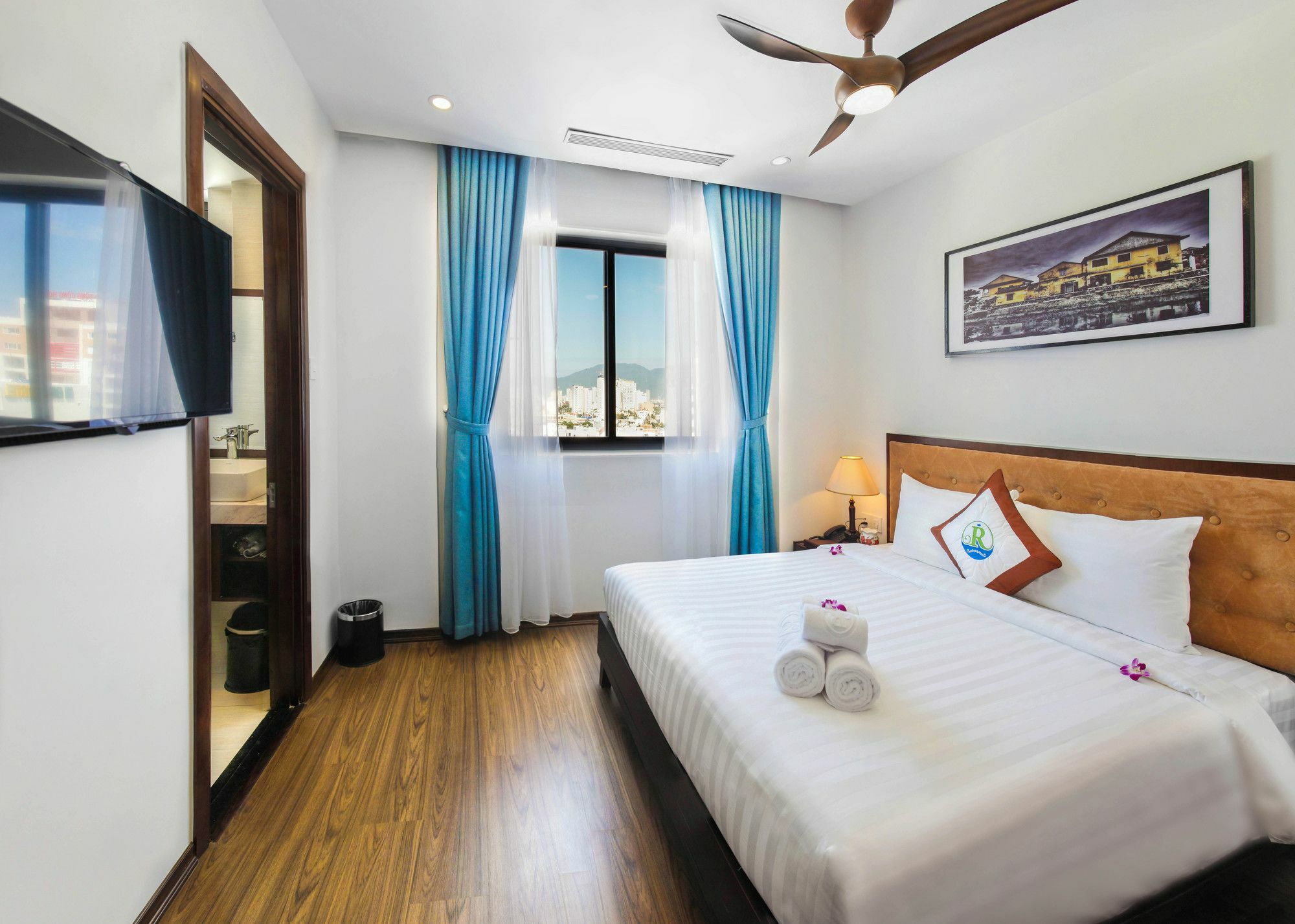 Ritzy Boutique Khách sạn 4*
